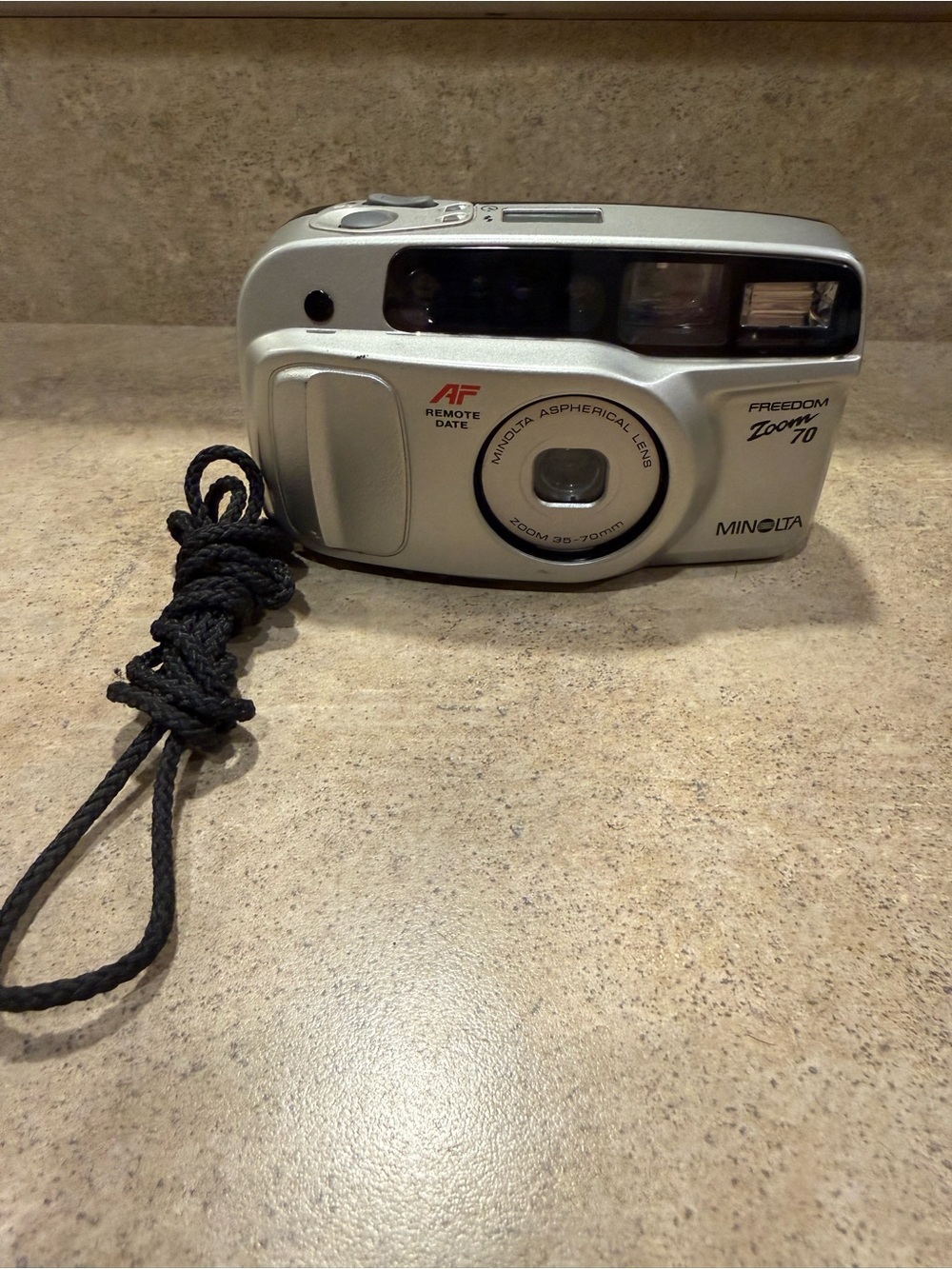 *FOR PARTS REPAIR* Minolta Freedom Zoom 70 Point & Shoot AF Remote Date Camera